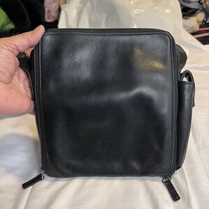 Vintage PERLINA‎ New York Black Genuine Leather Sling Crossbody Bag EUC